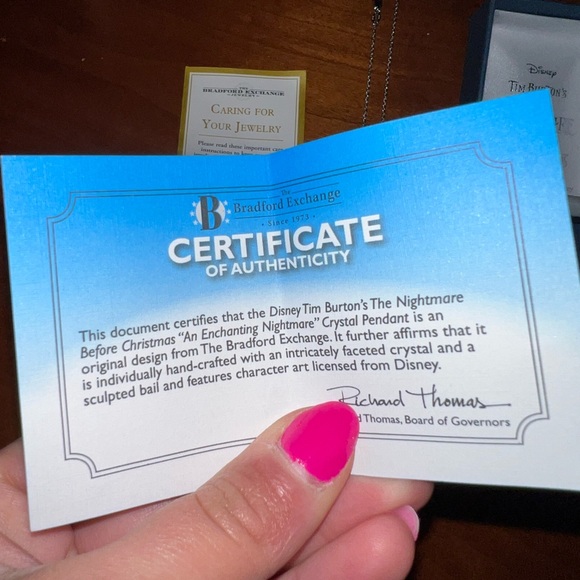 Bradford Exchange “An Enchanting nightmare” nightmare before Christmas necklace - Picture 2 of 8